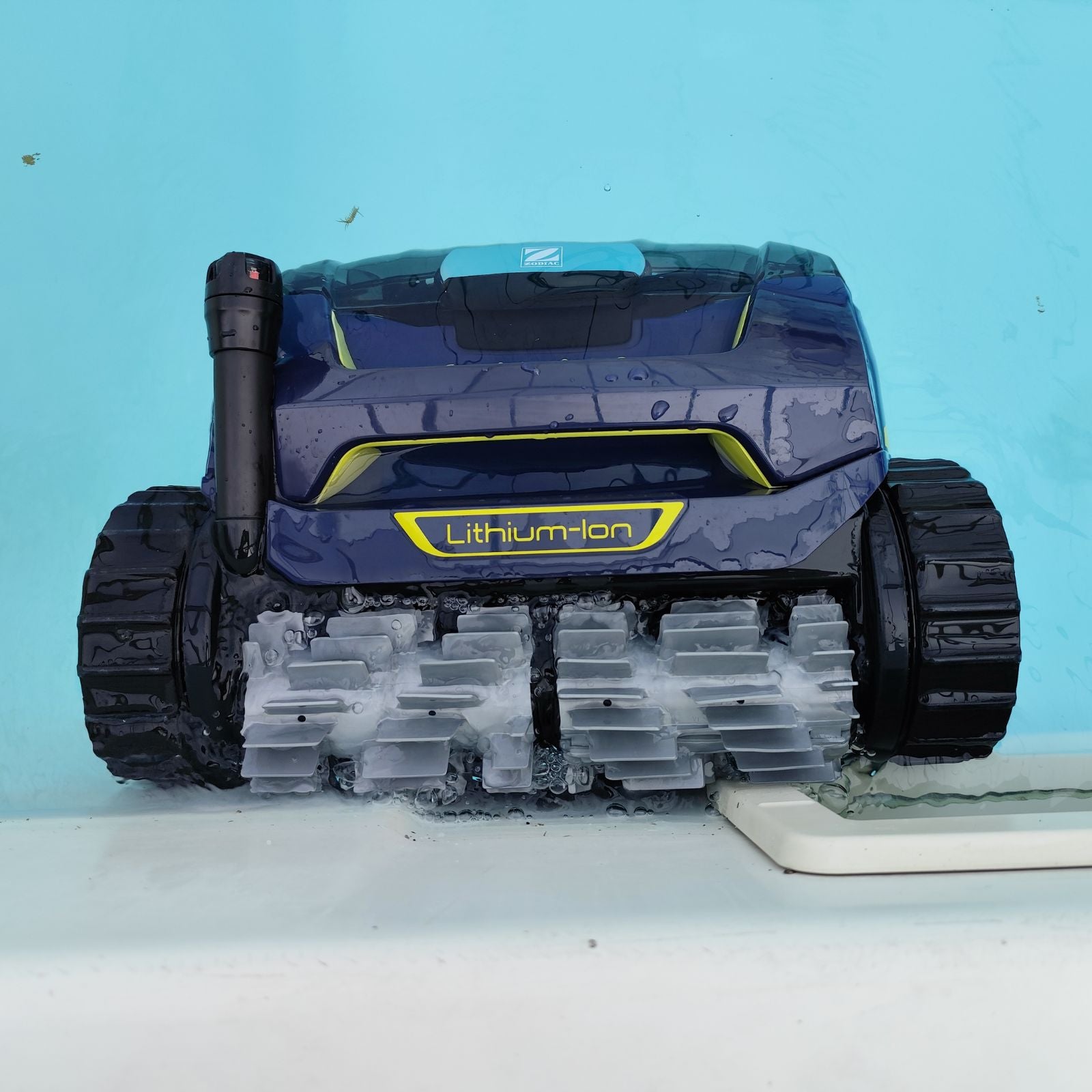 Zodiac Freerider RF 5600 iQ – The pool robot that listens to you